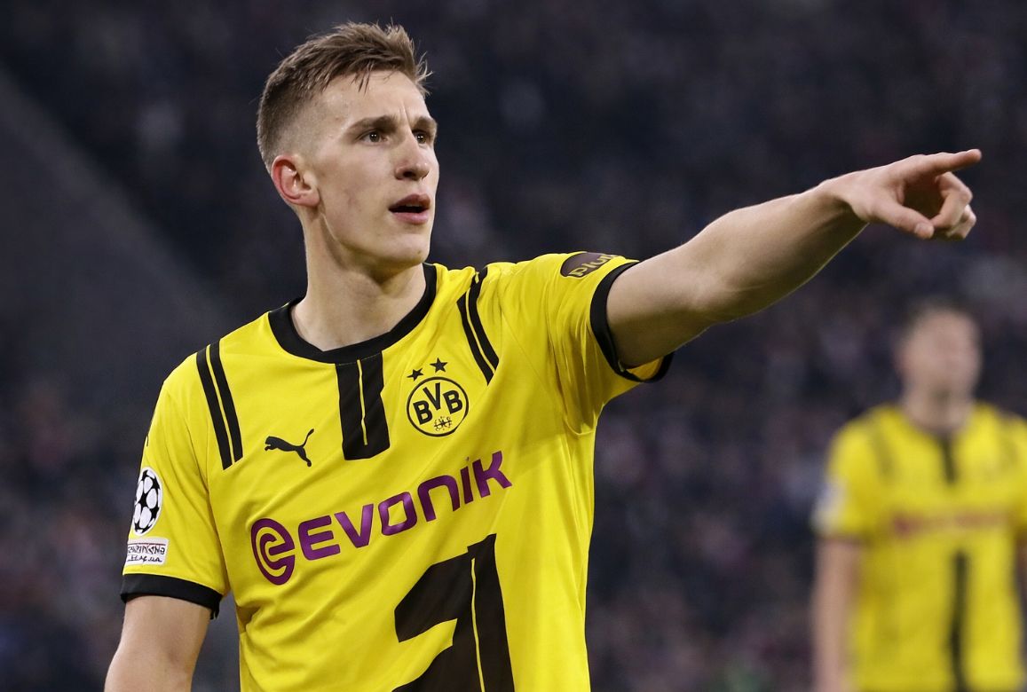 多特锁定后防核心：施洛特贝克长约在即，稳定阵容布局未来